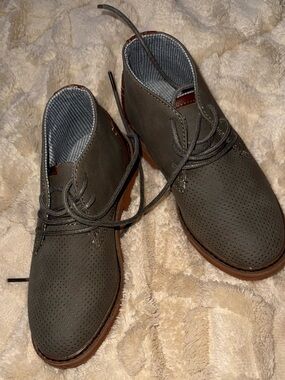 Kids Perforated Casual Lace-Up Shoes - Gray with Brown